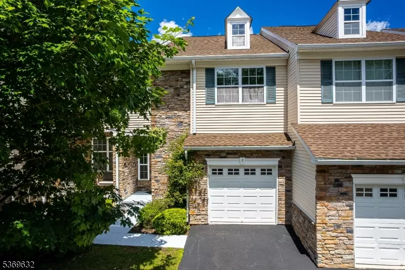 5 Pembrook Ln, Mount Olive Twp., NJ 07828