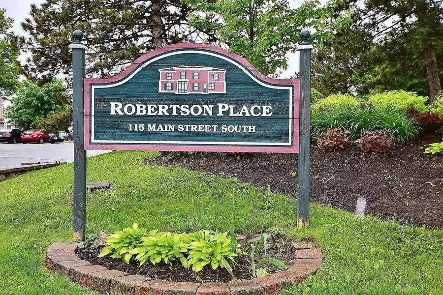 115 MAIN ST S #57, Newmarket, ON L3Y 8J3