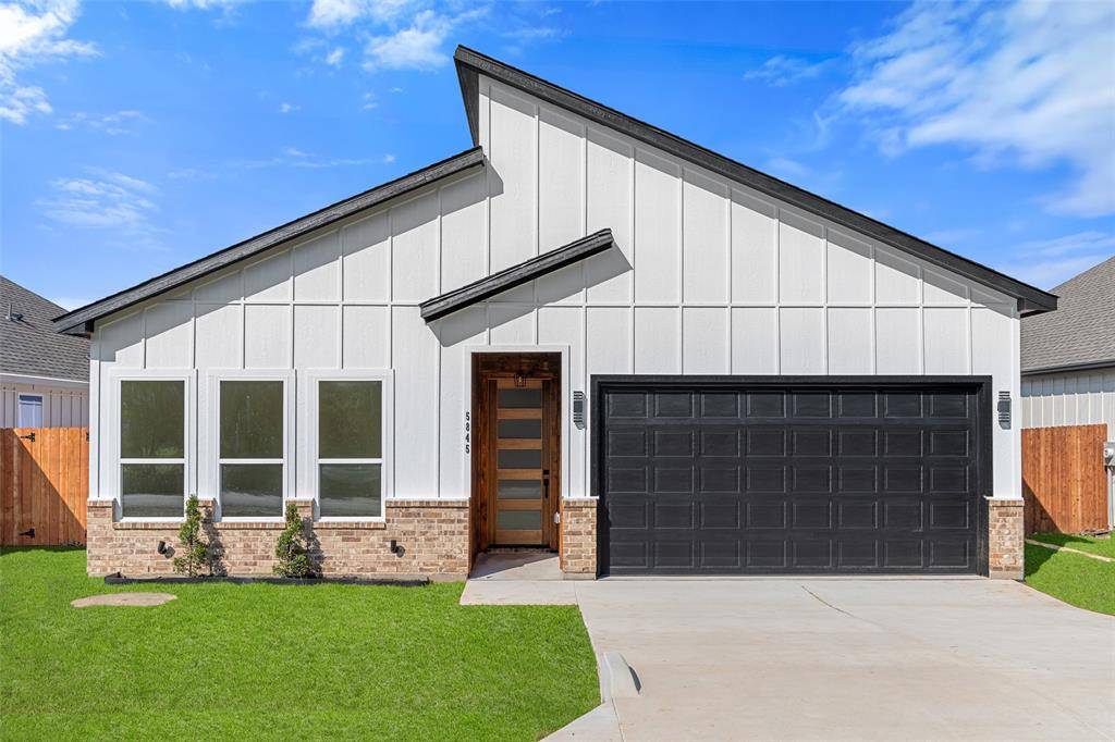 5845 Black Pine Circle, Granbury, TX 76048