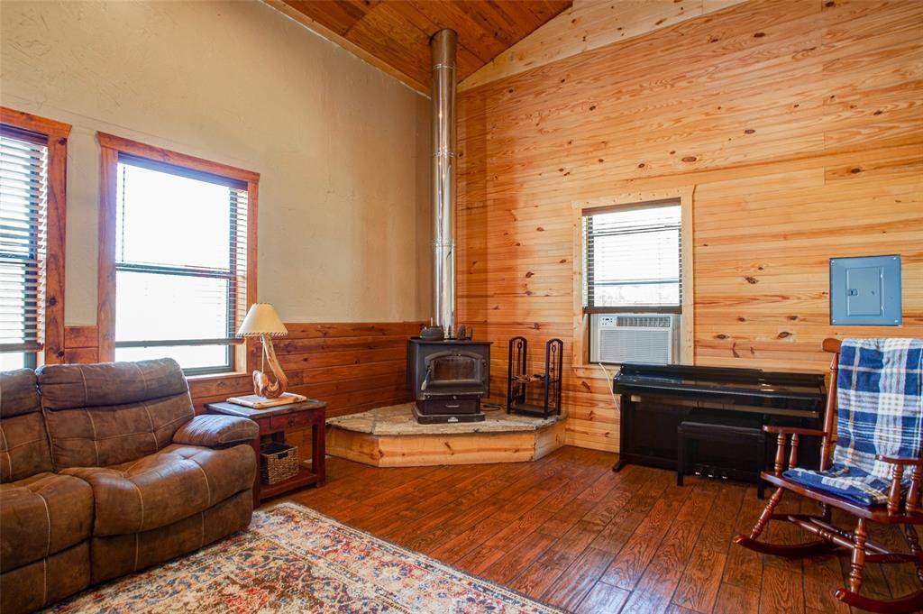 Muenster, TX 76252,9752 CR341 Road