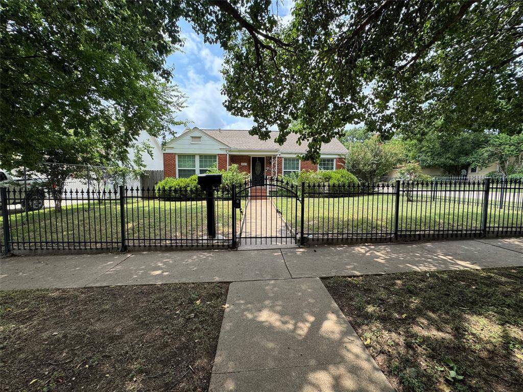 4337 Donnelly Avenue, Fort Worth, TX 76107