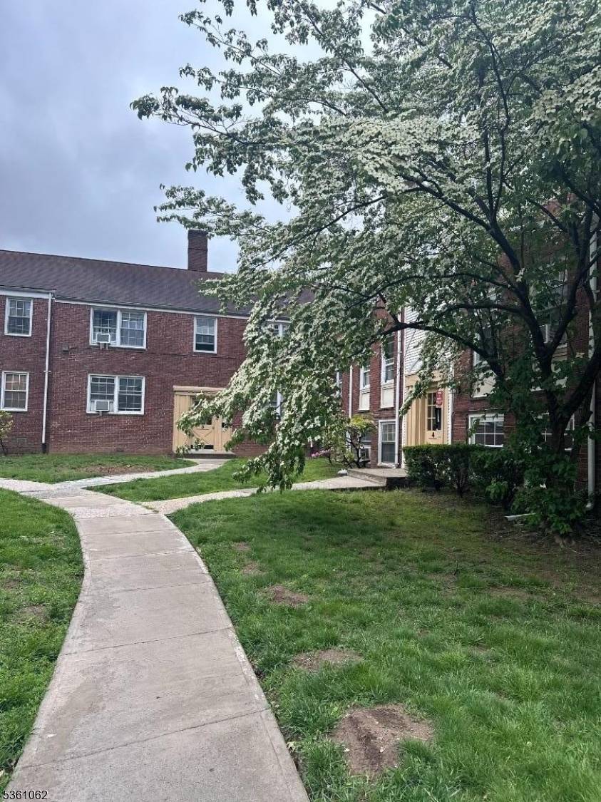 800 N Broad St #17, Elizabeth City, NJ 07208