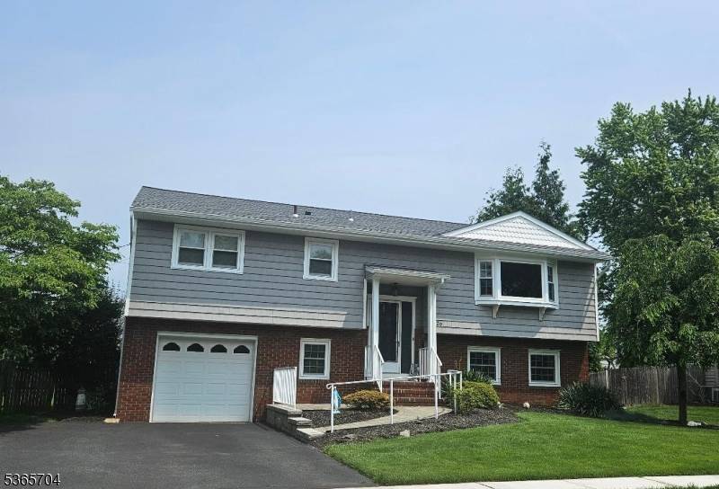 29 Arcadia Rd, Pompton Lakes Boro, NJ 07442
