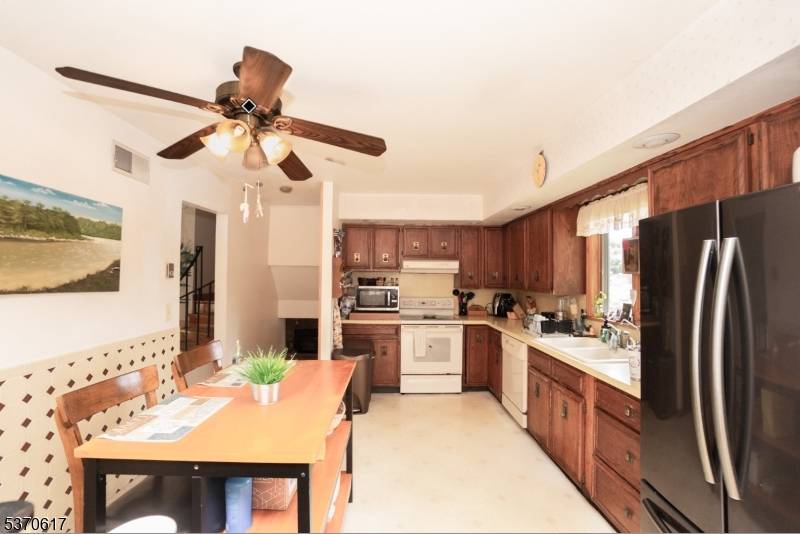 Vernon Twp., NJ 07418,18 Valley Dr W
