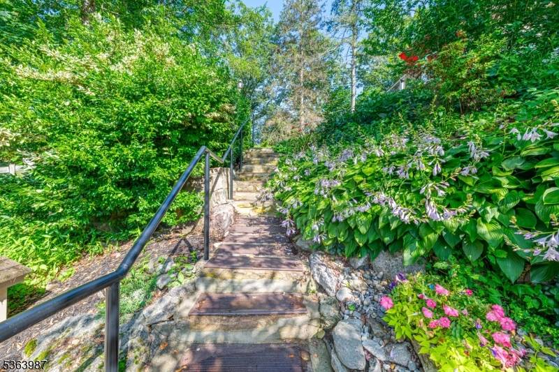 Byram Twp., NJ 07821,6 Maugtaug Trl