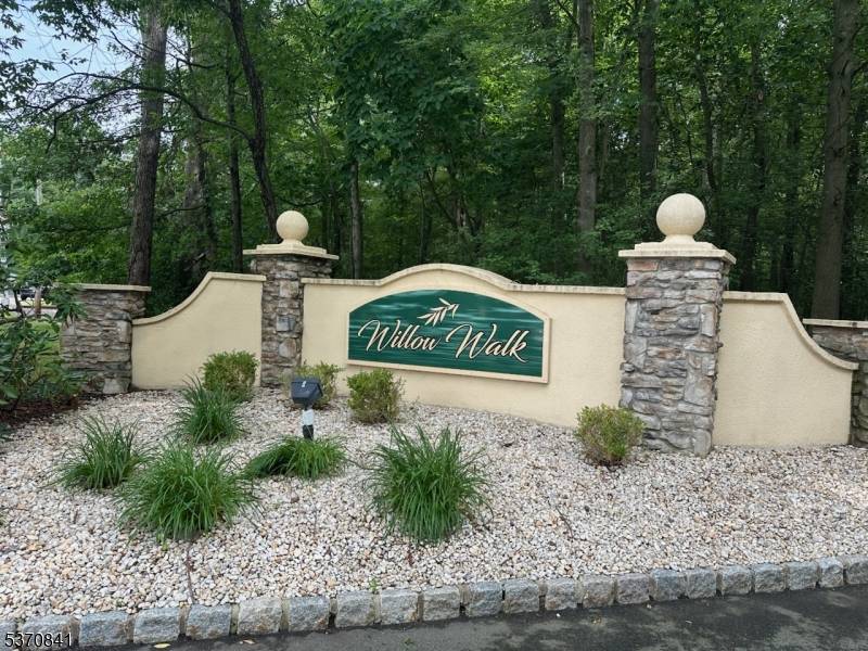10 Whisper Way, Roxbury Twp., NJ 07852