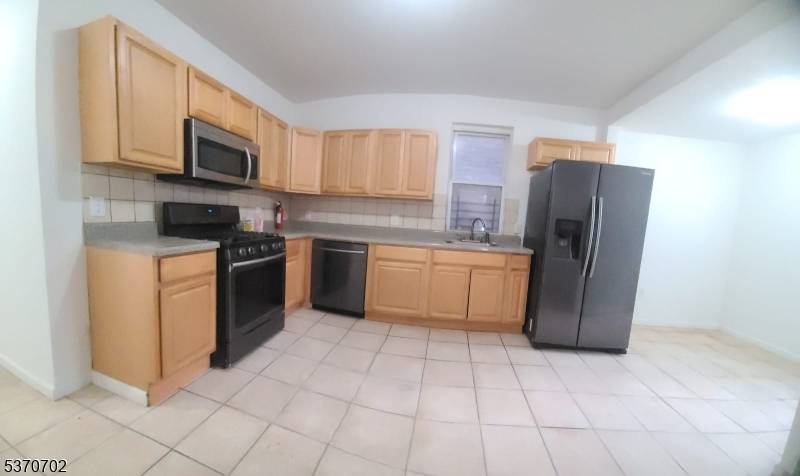 Newark City, NJ 07103,71 Hudson St #2