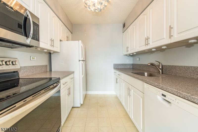 Little Falls Twp., NJ 07424,300 Main St #716