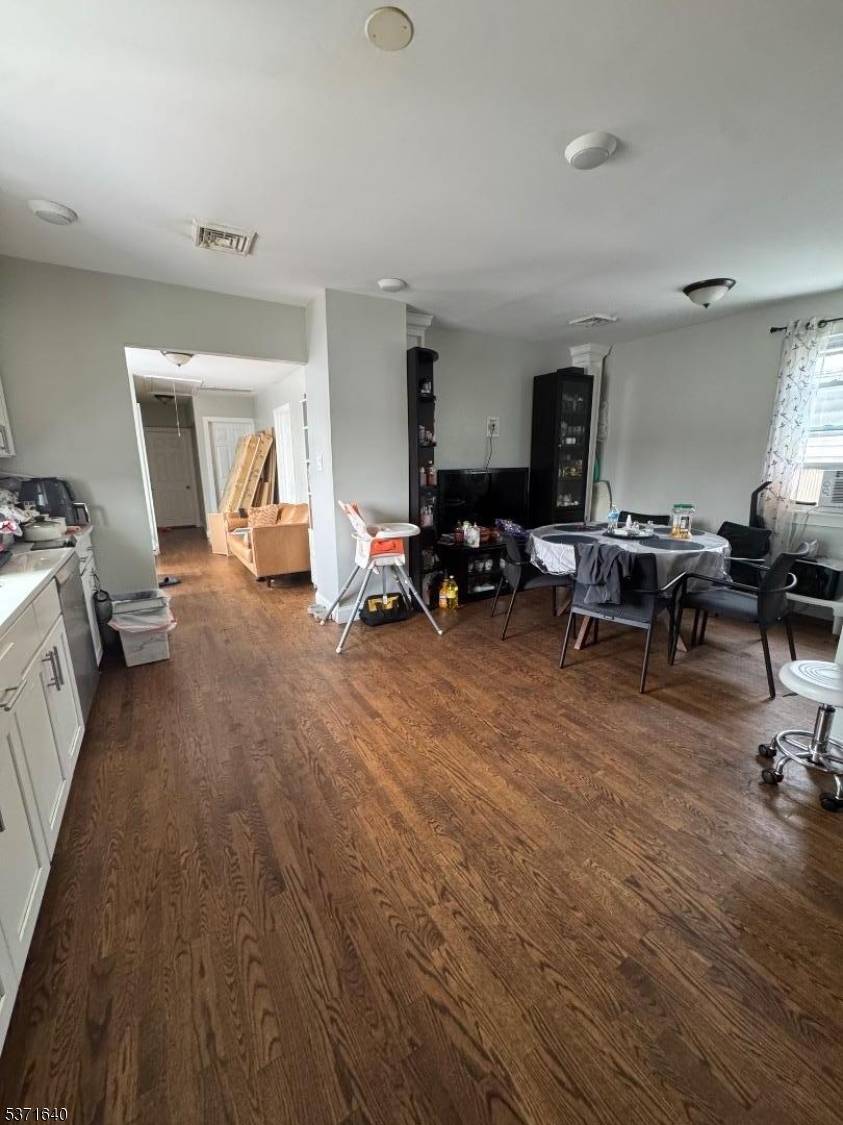 Kearny Town, NJ 07032,512 Forest St