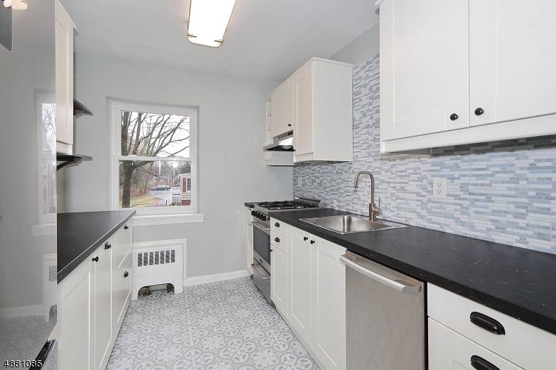 Cranford Twp., NJ 07016,18 Springfield Ave #2C