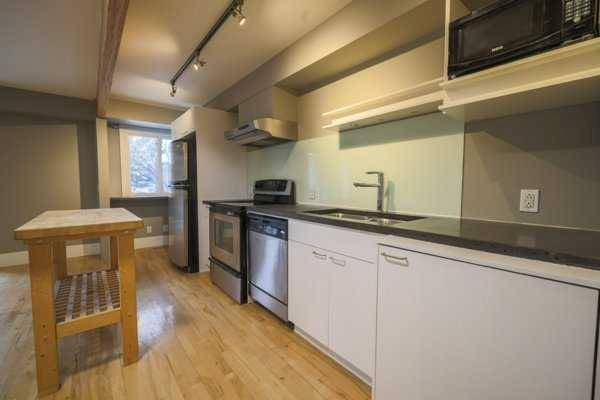 Calgary, AB T2T2E1,2044 35 AVE Southwest #1