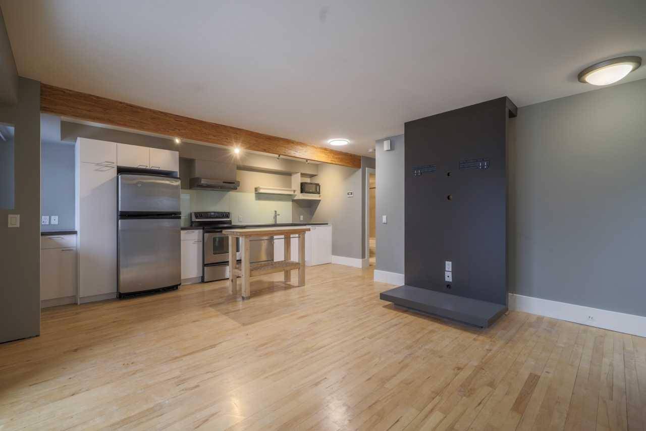 Calgary, AB T2T2E1,2044 35 AVE SW #1