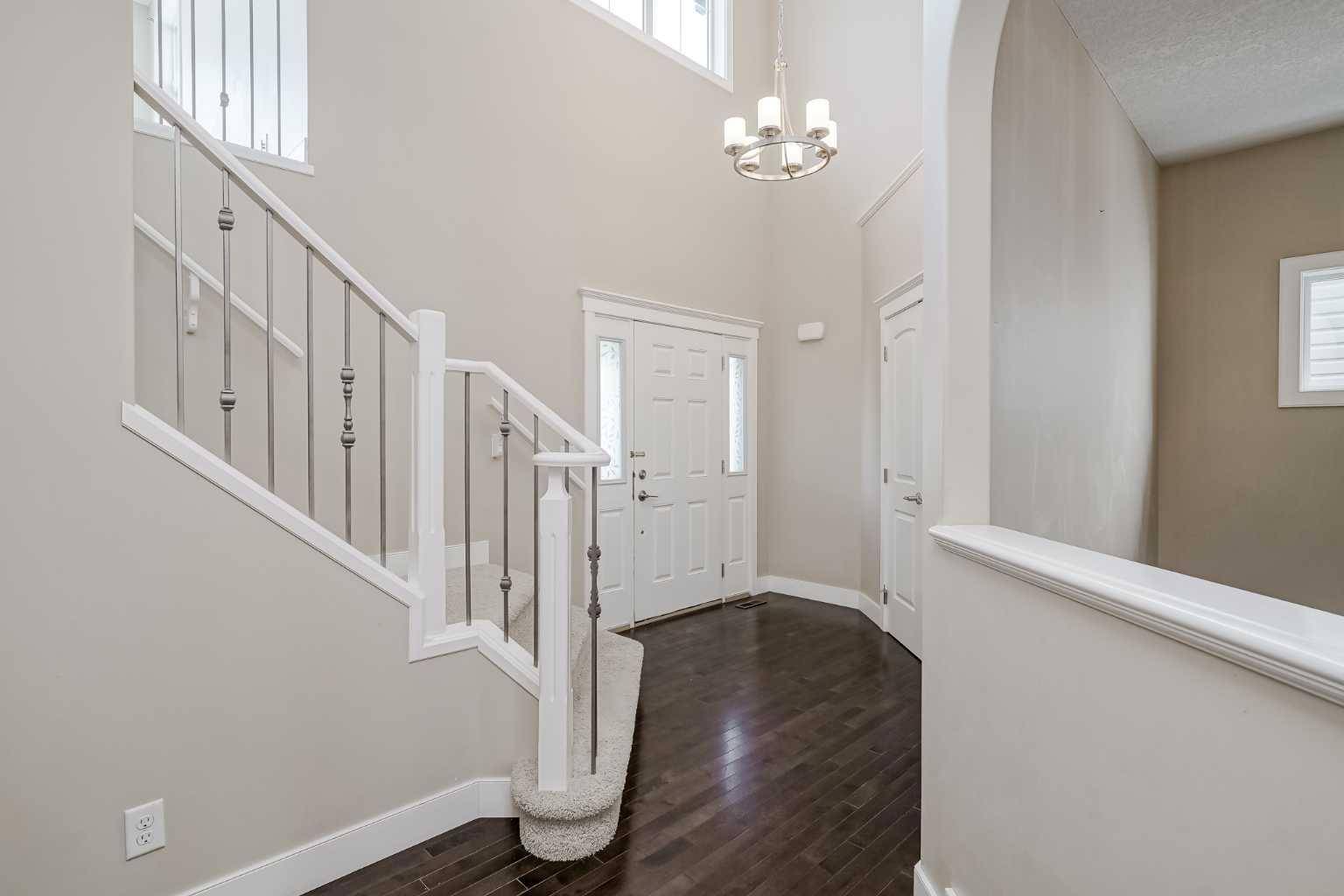 Airdrie, AB T4A 0E8,250 Kings Heights DR Southeast