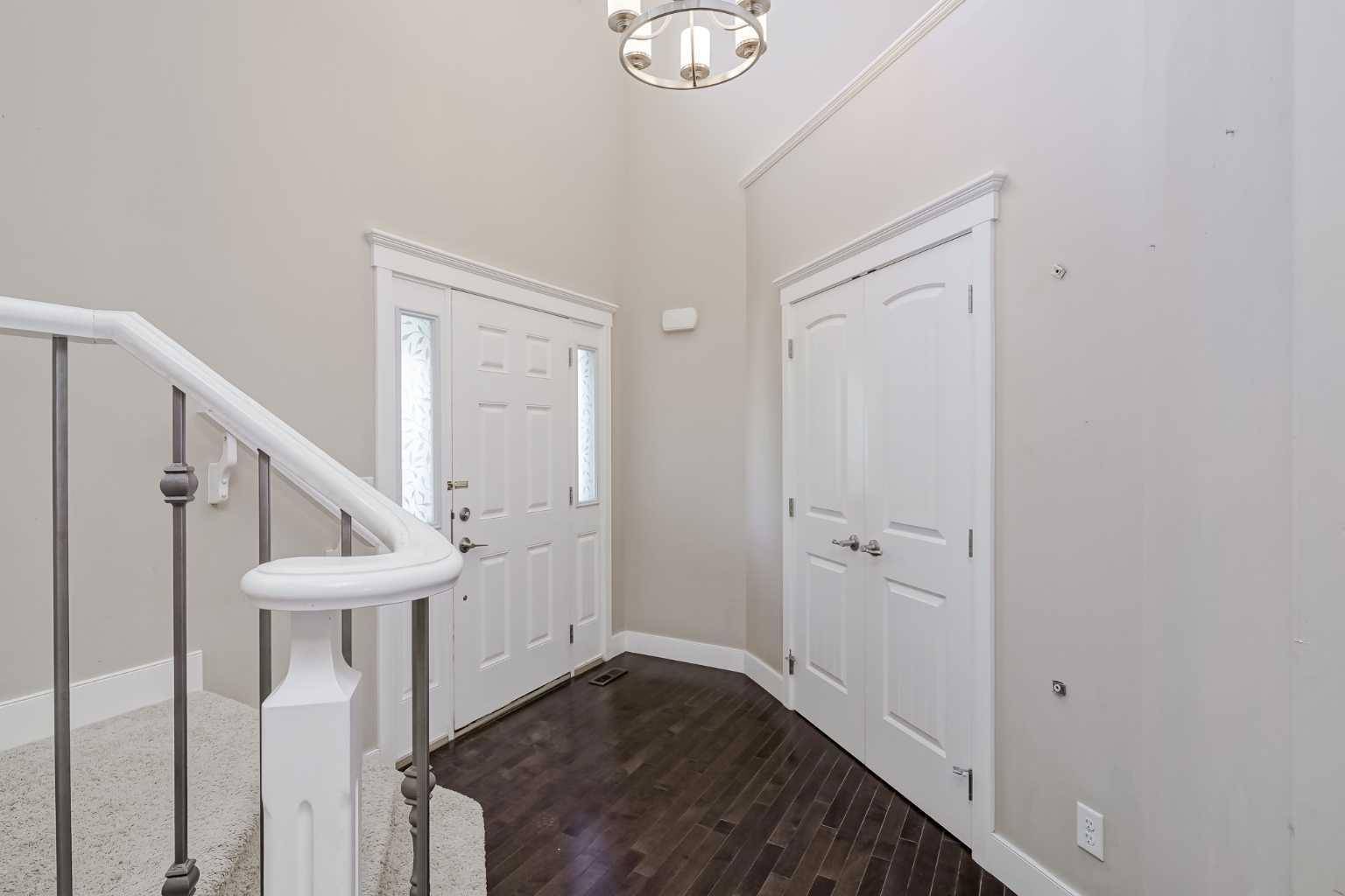 Airdrie, AB T4A 0E8,250 Kings Heights DR Southeast