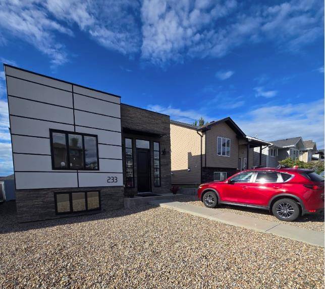 Medicine Hat, AB T1C 0G7,233 Ranchview CRES NE