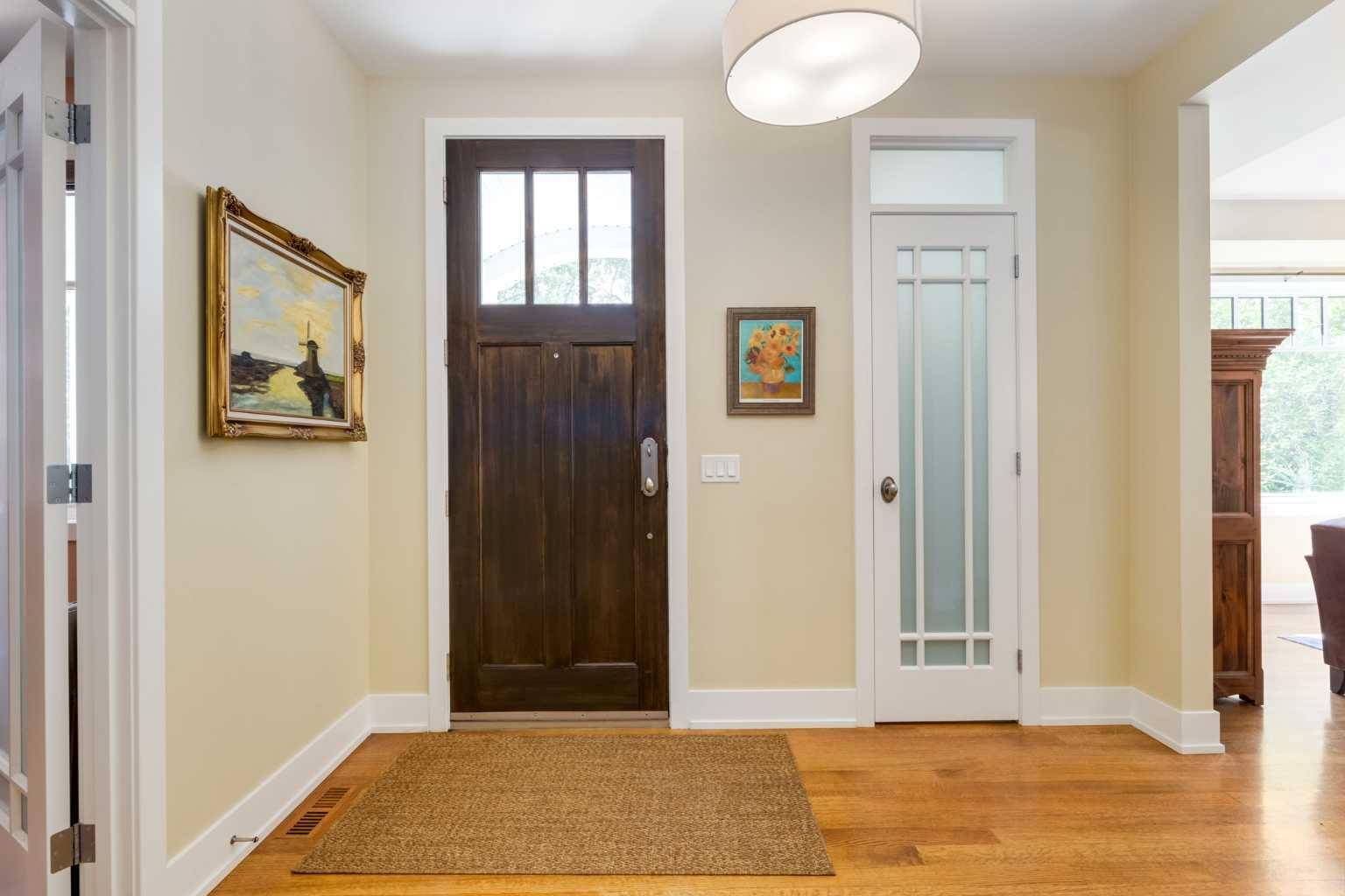 Calgary, AB T2L 0V2,2328 34 AVE NW