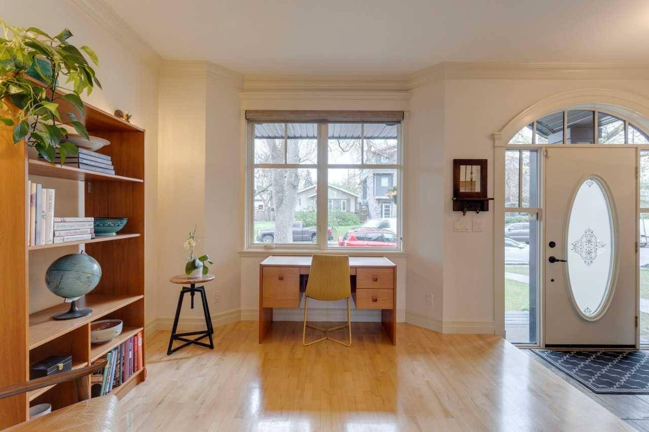 Calgary, AB T2M2J1,628 27 AVE NW