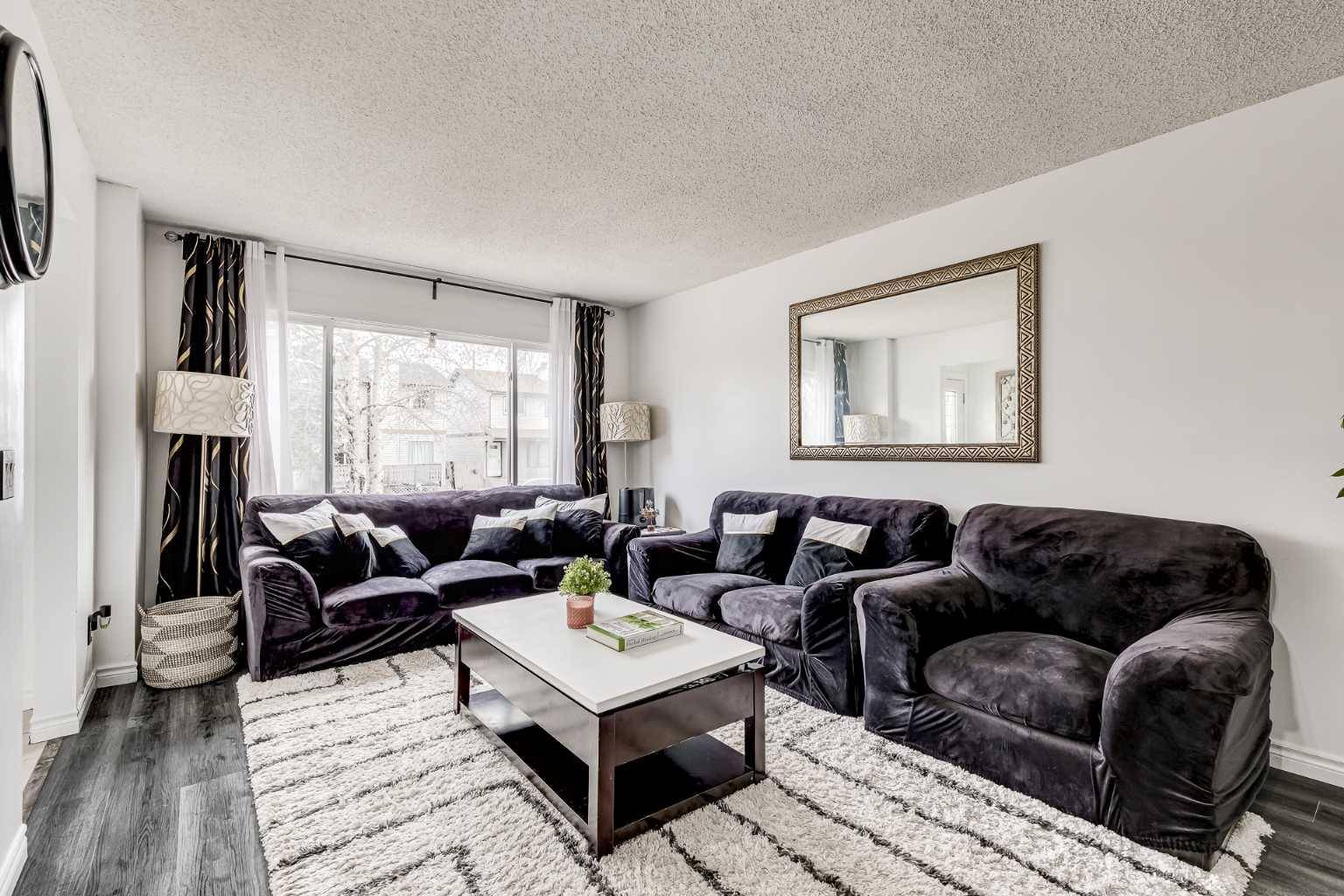 Calgary, AB T1Y 4G2,4221 58 ST NE