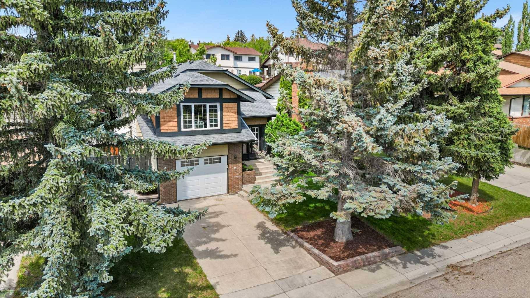 Calgary, AB T3A 2T5,68 Edgewood DR Northwest