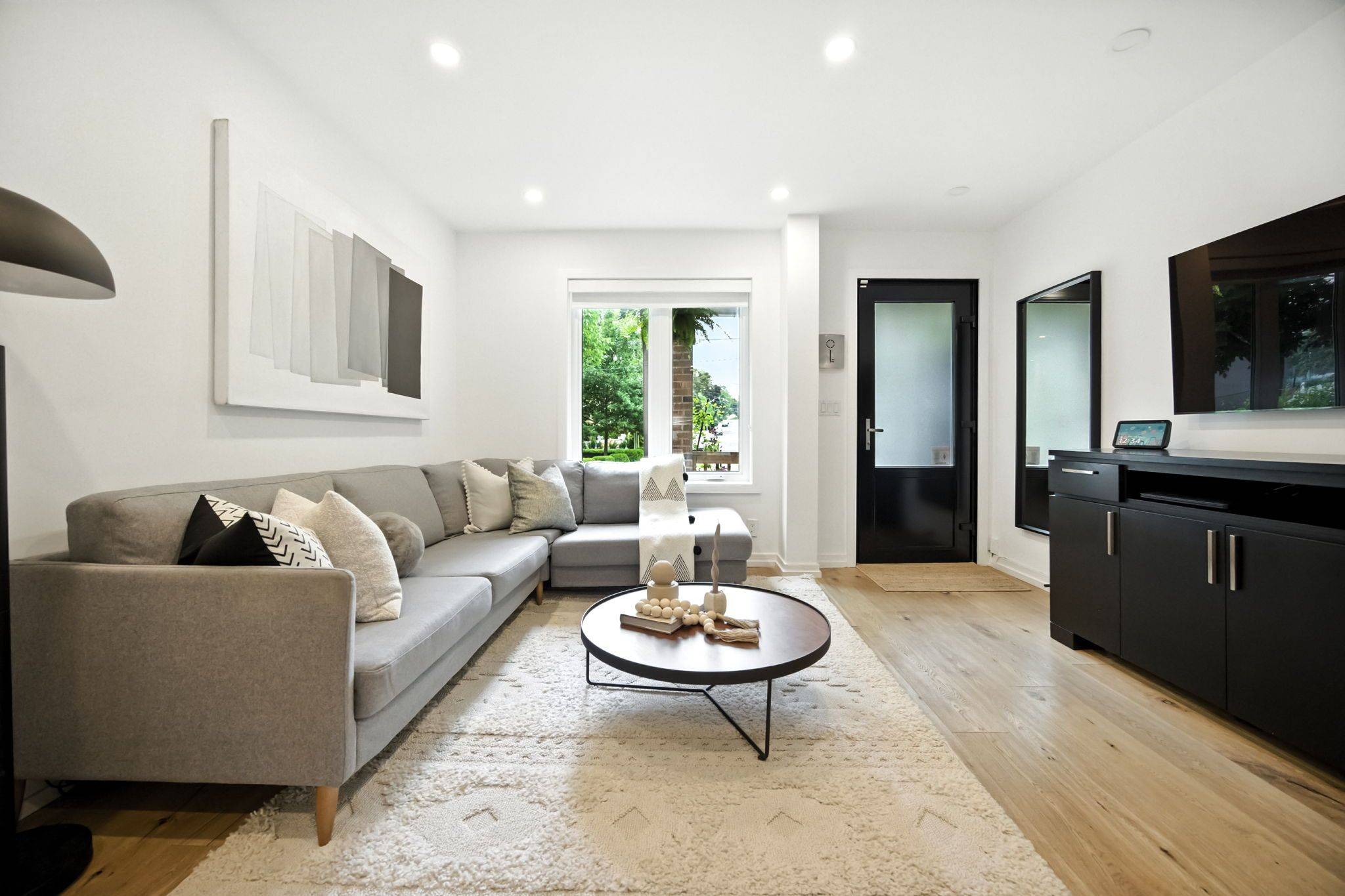 Toronto C03, ON M4R 1E9,276 Roselawn AVE