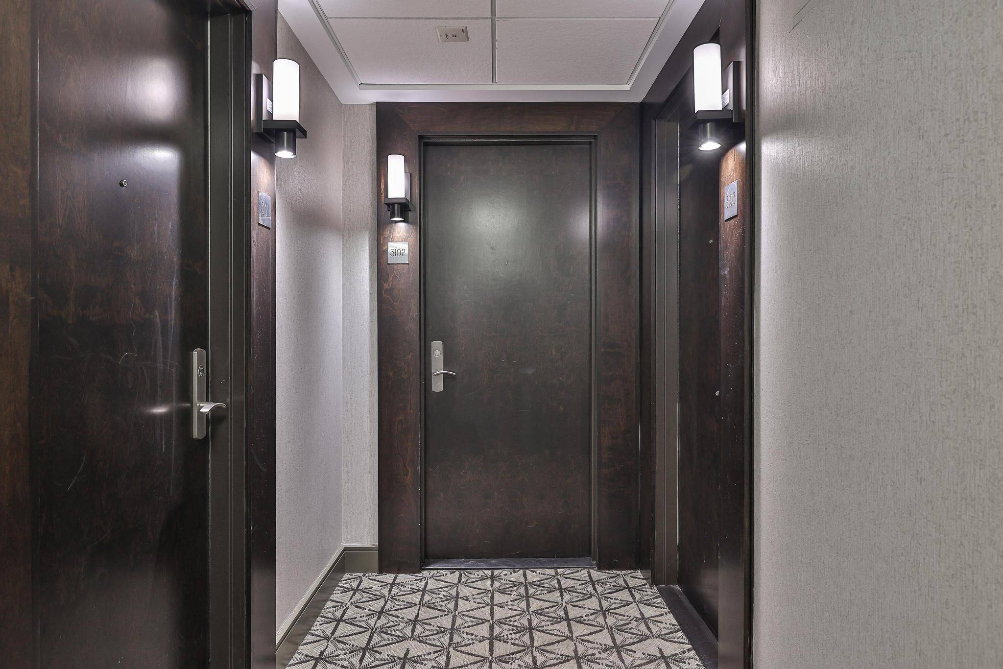 Toronto C01, ON M5G 2R2,761 Bay ST #3102