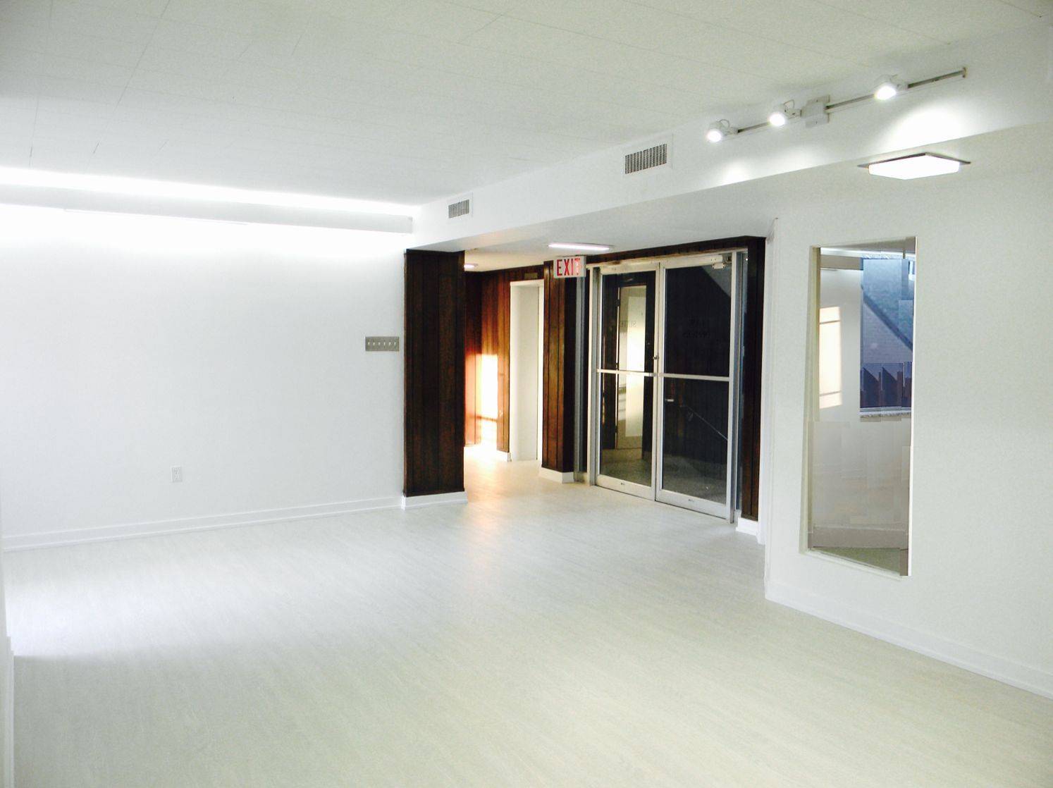 Toronto C01, ON M5T 2R9,226 Bathurst ST #200