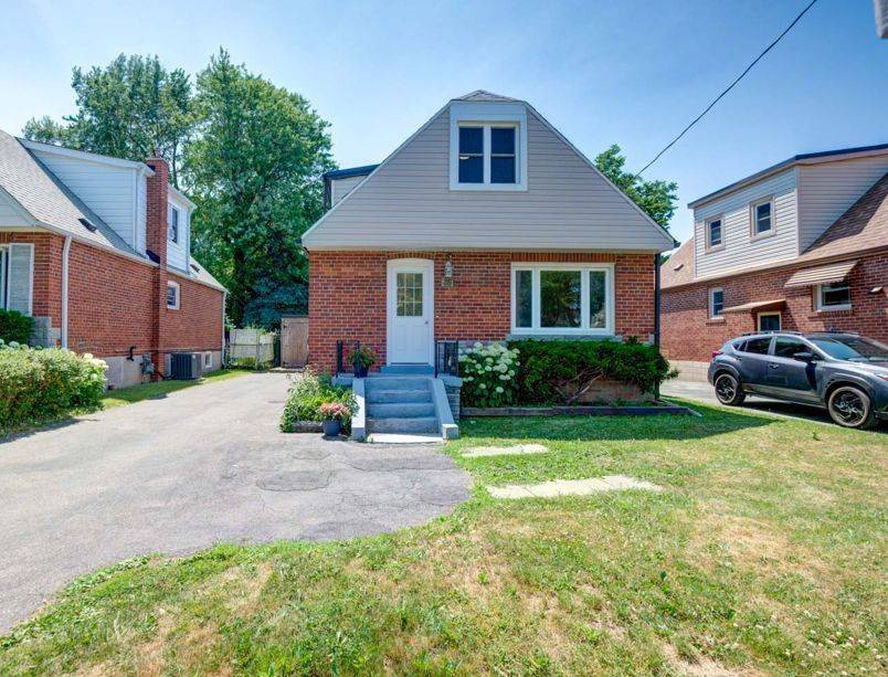 Toronto E04, ON M1P 1E6,30 Balaclava DR