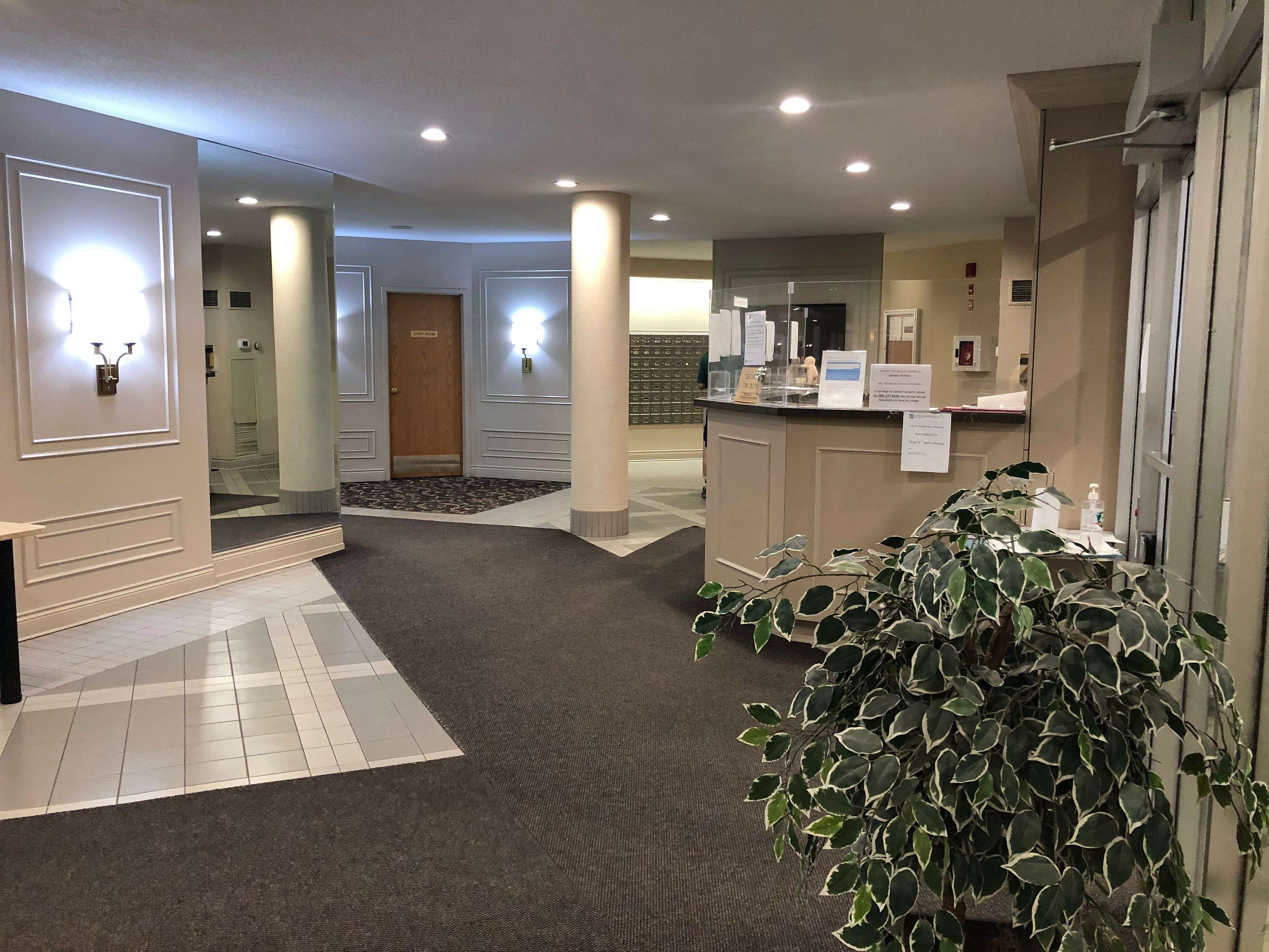 Richmond Hill, ON L4C 8T4,326 Major Mackenzie DR #116