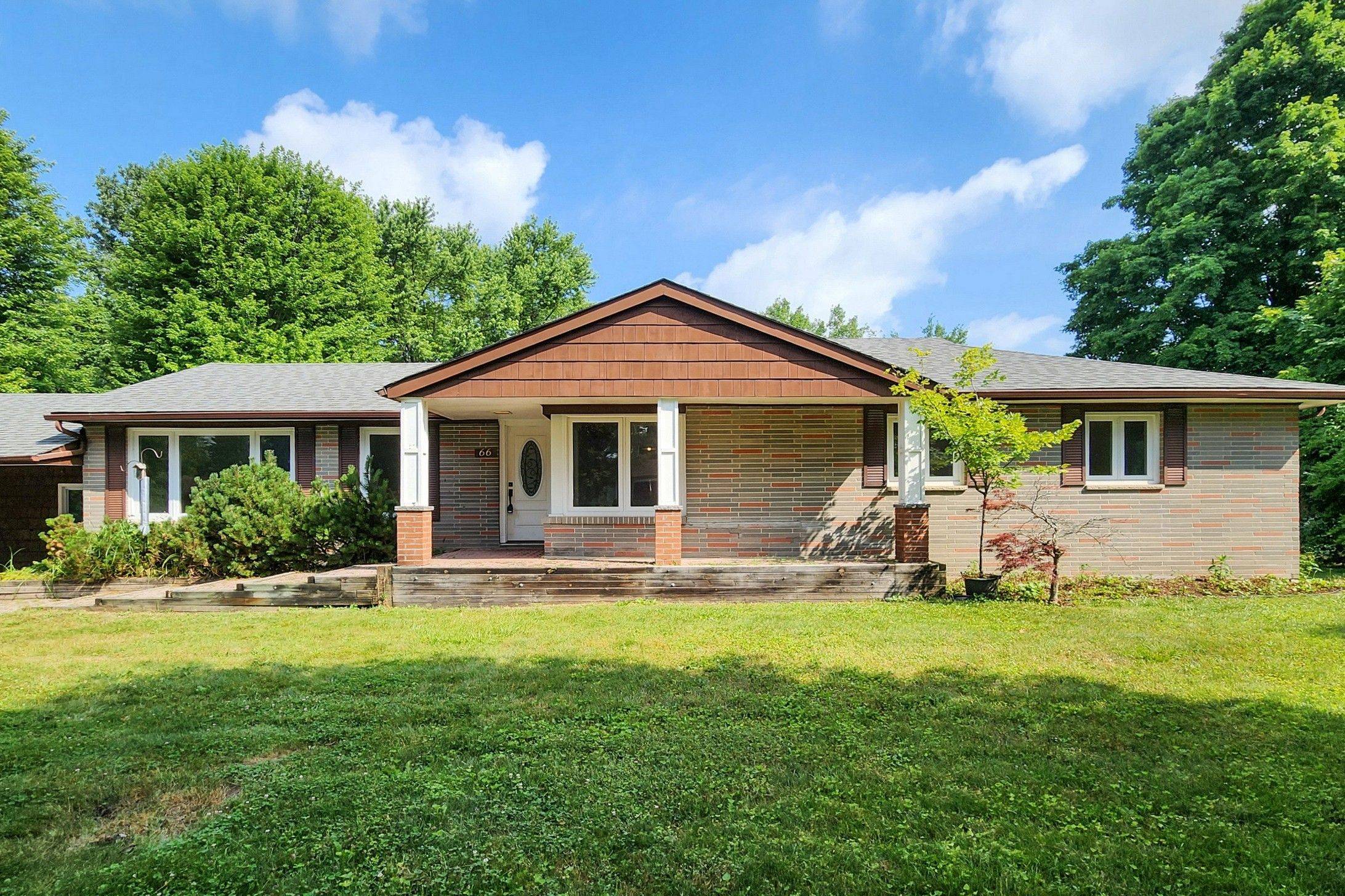 East Gwillimbury, ON L0G 1V0,66 Farr AVE