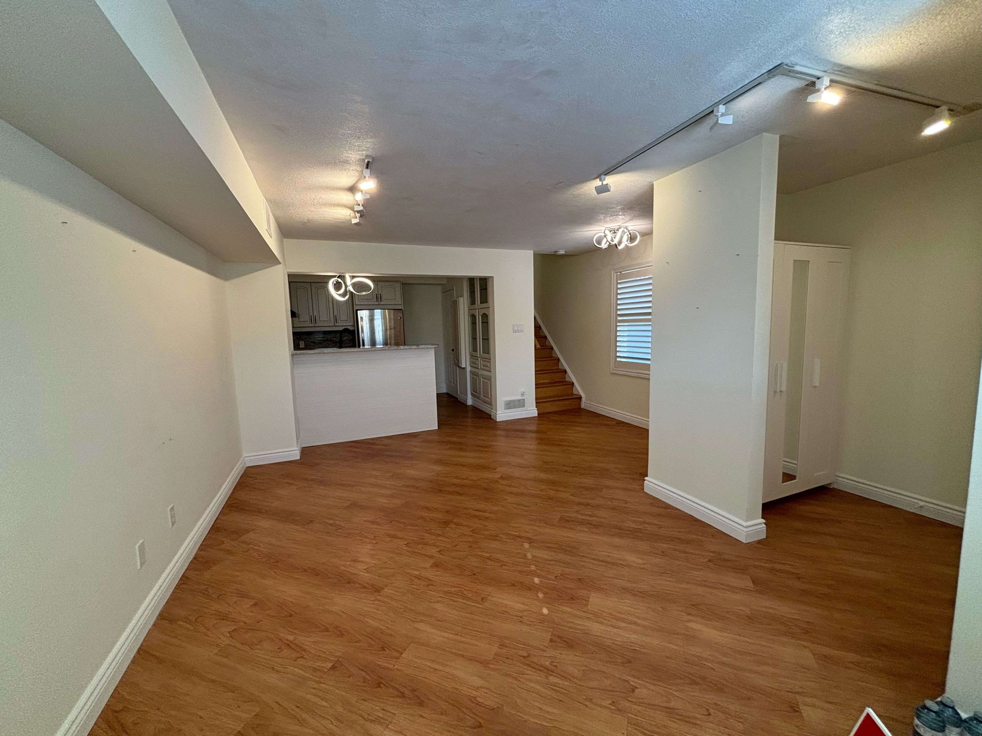 Newmarket, ON L3Y 8J3,115 MAIN ST S #57