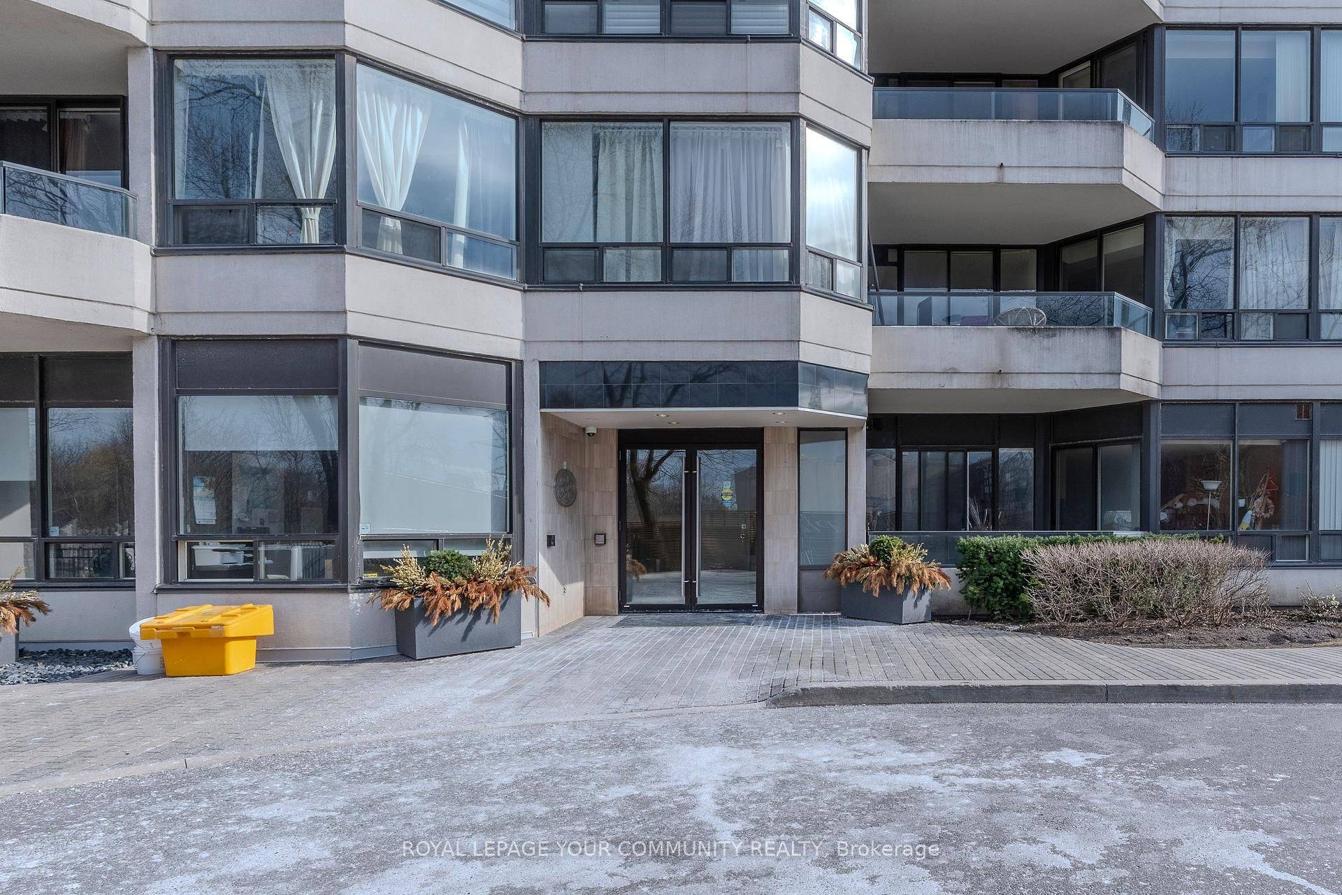 Richmond Hill, ON L4B 3J7,8501 Bayview AVE #1002