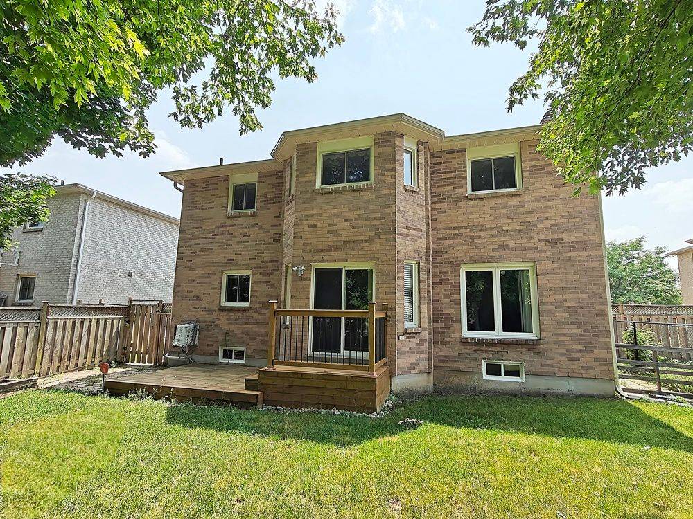 Richmond Hill, ON L4C 9L8,116 Cooperage CRES