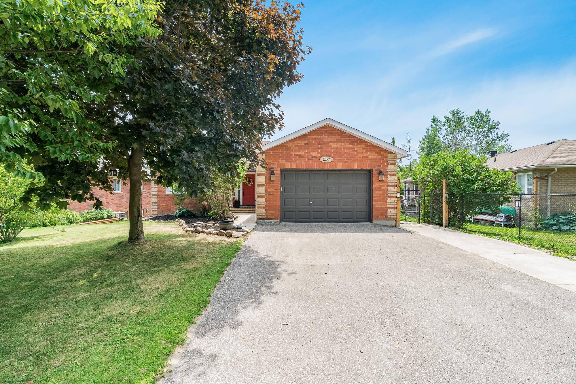 Innisfil, ON L9S 2H6,657 Burton DR
