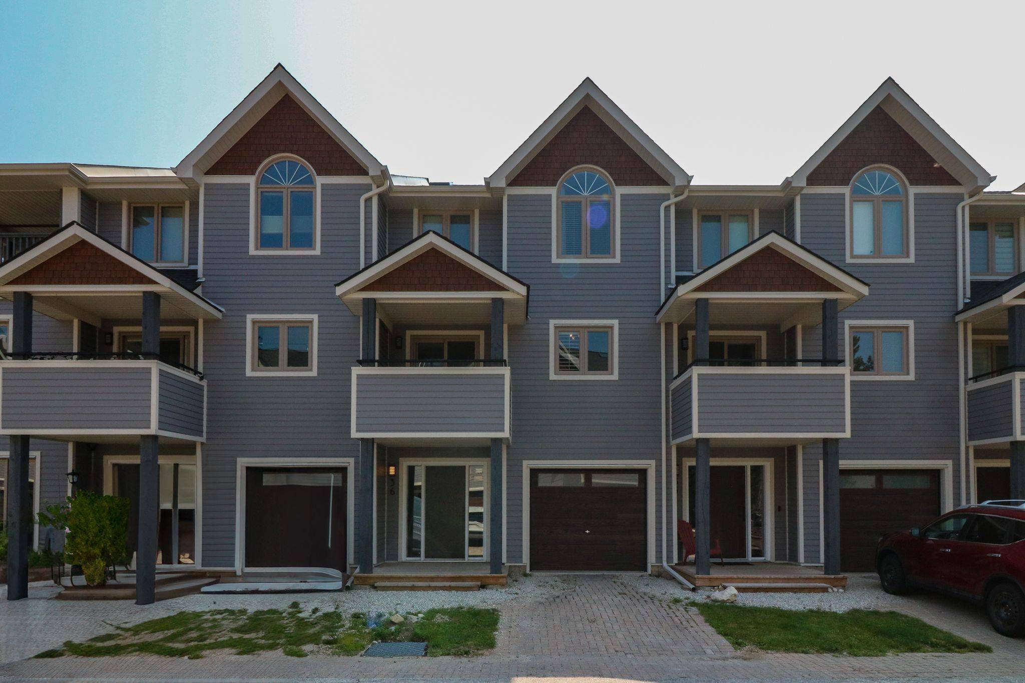 36 Lighthouse LN E, Collingwood, ON L9Y 5C8