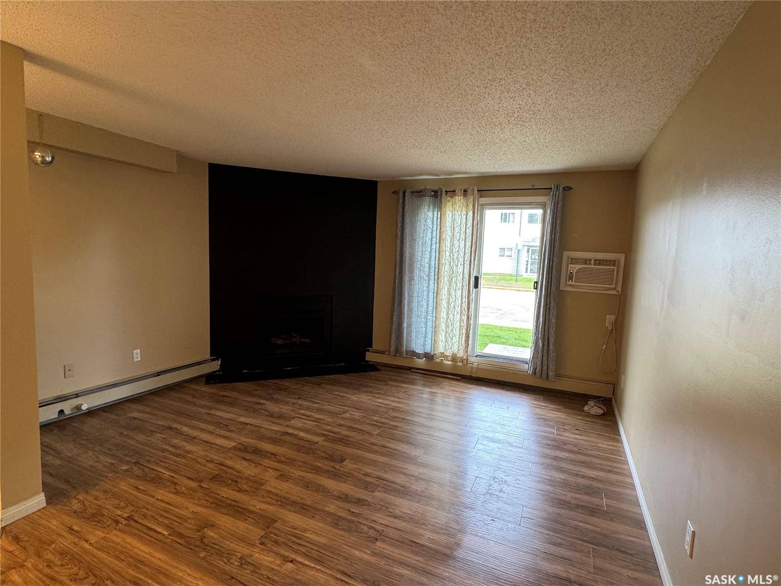 Regina, SK S4V 1N9,2410 Heseltine ROAD #401