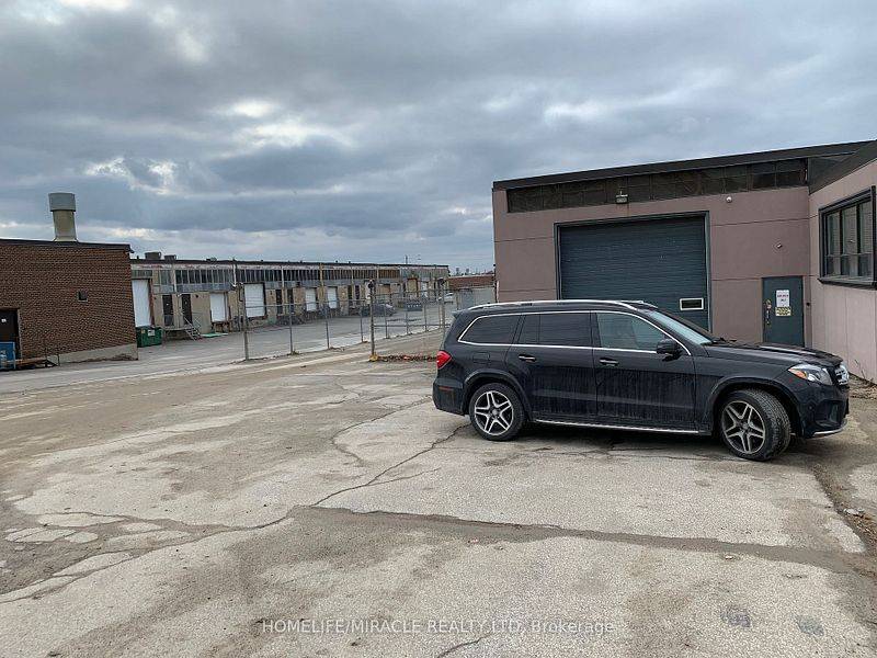 Toronto W05, ON M9L 1Y4,73 Millwick DR