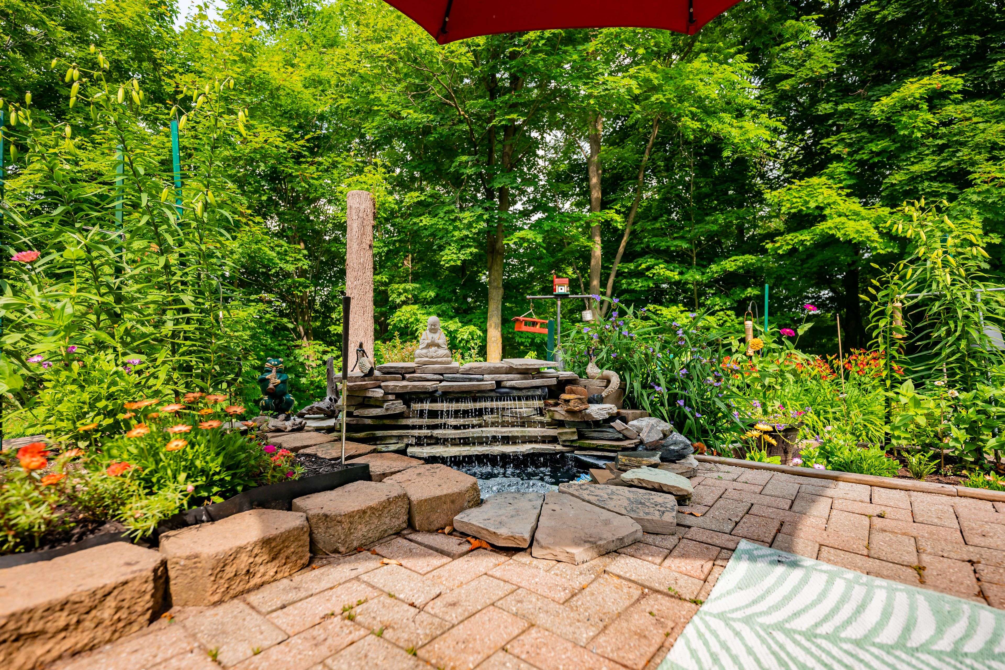 Halton Hills, ON L7G 2X2,10 Prince ST