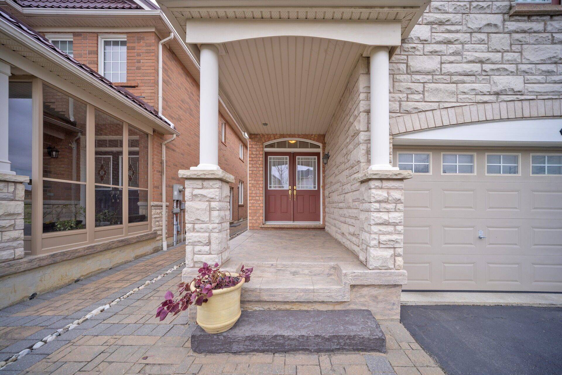 Mississauga, ON L5W 0C1,7278 Saint Barbara BLVD