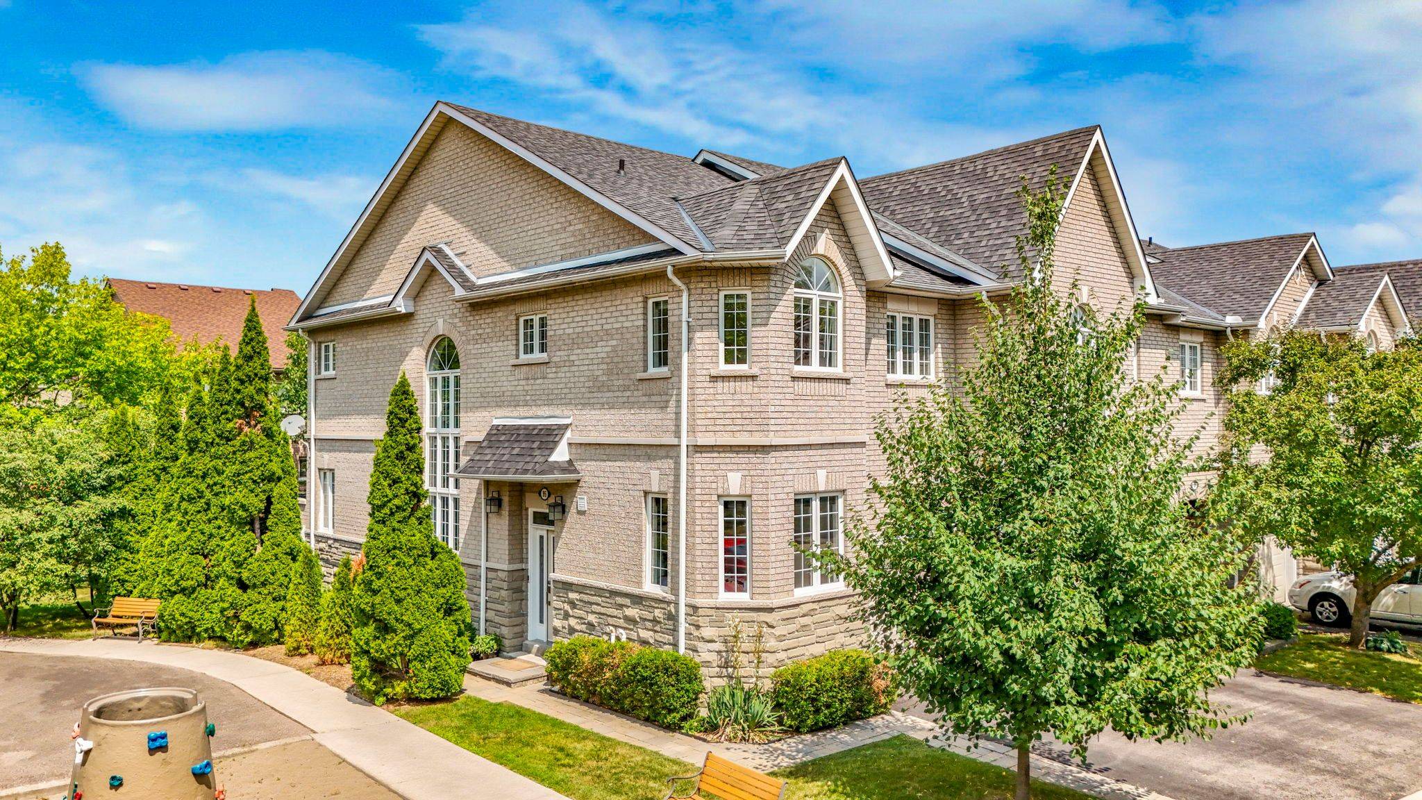 470 Faith DR #95, Mississauga, ON L5R 4E8