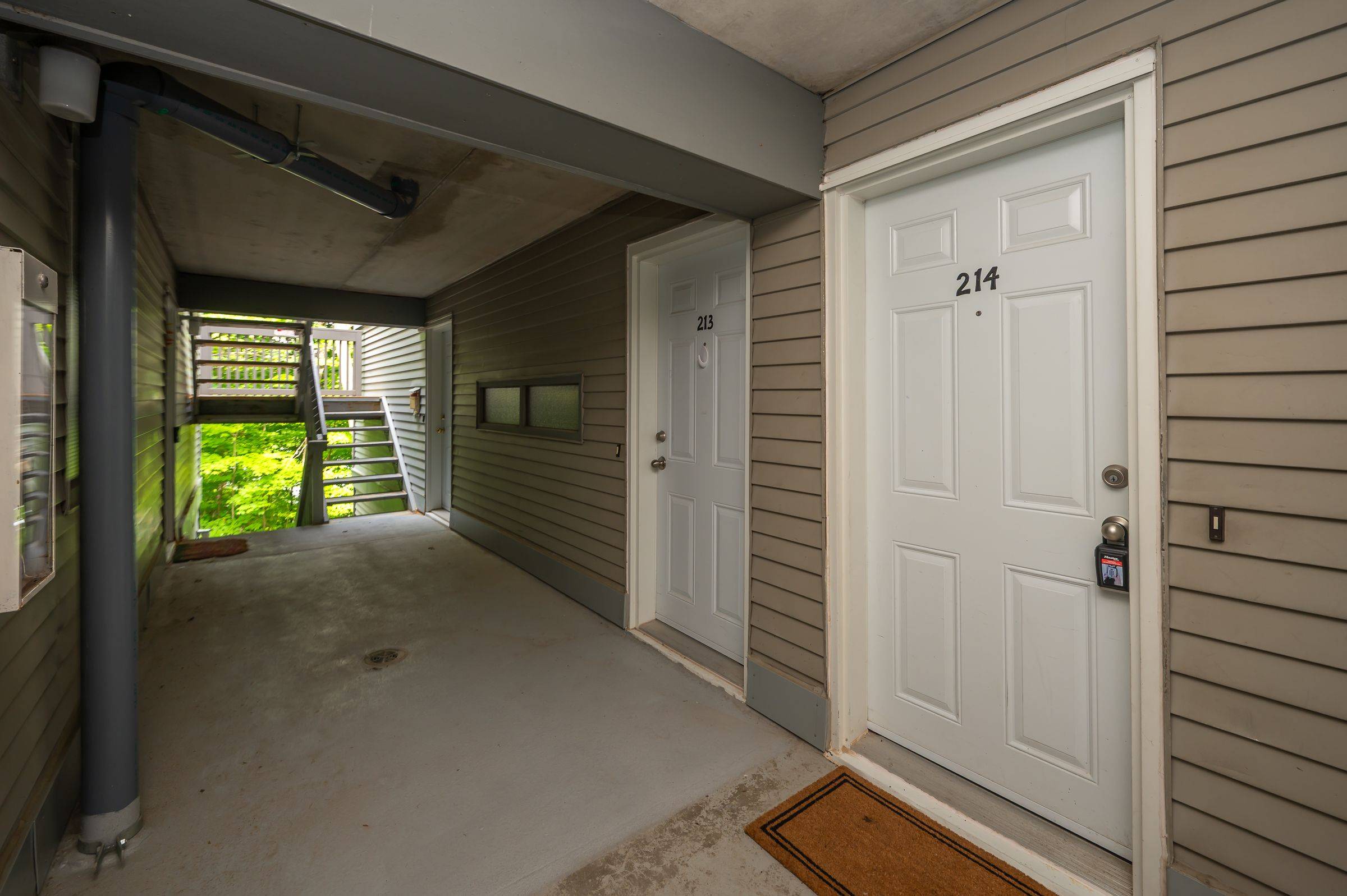 Burlington, ON L7M 4C4,2040 Cleaver AVE #214
