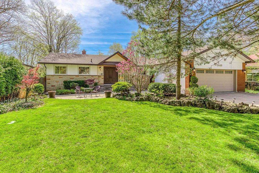 3640 BURNBRAE DR, Mississauga, ON L5C 2N7