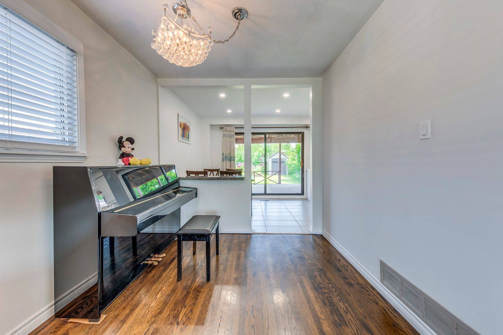 Mississauga, ON L5C 1X8,3297 Grechen RD