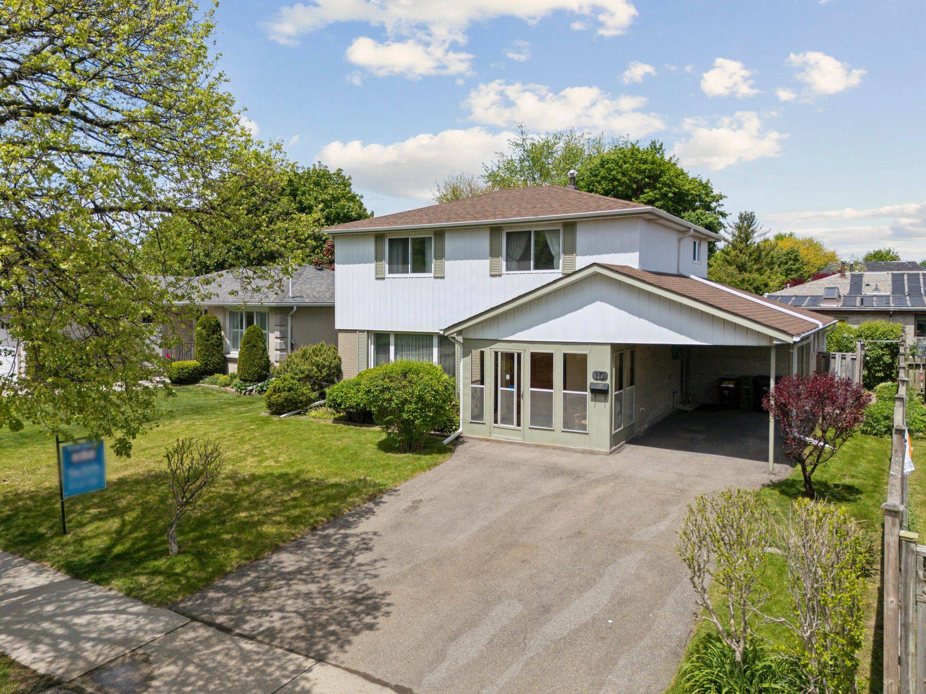 10 Pergola RD, Toronto W10, ON M9W 5K5