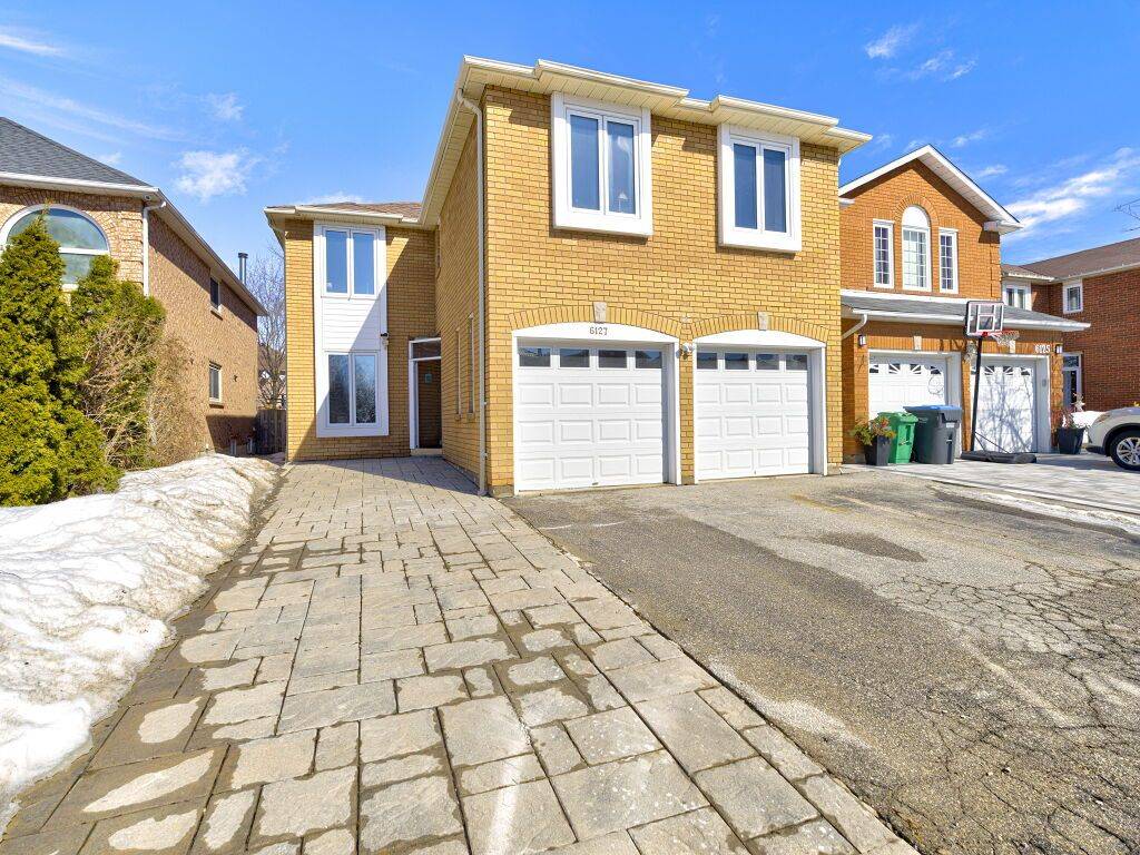 Mississauga, ON L5V 1A2,6127 Silken Laumann WAY