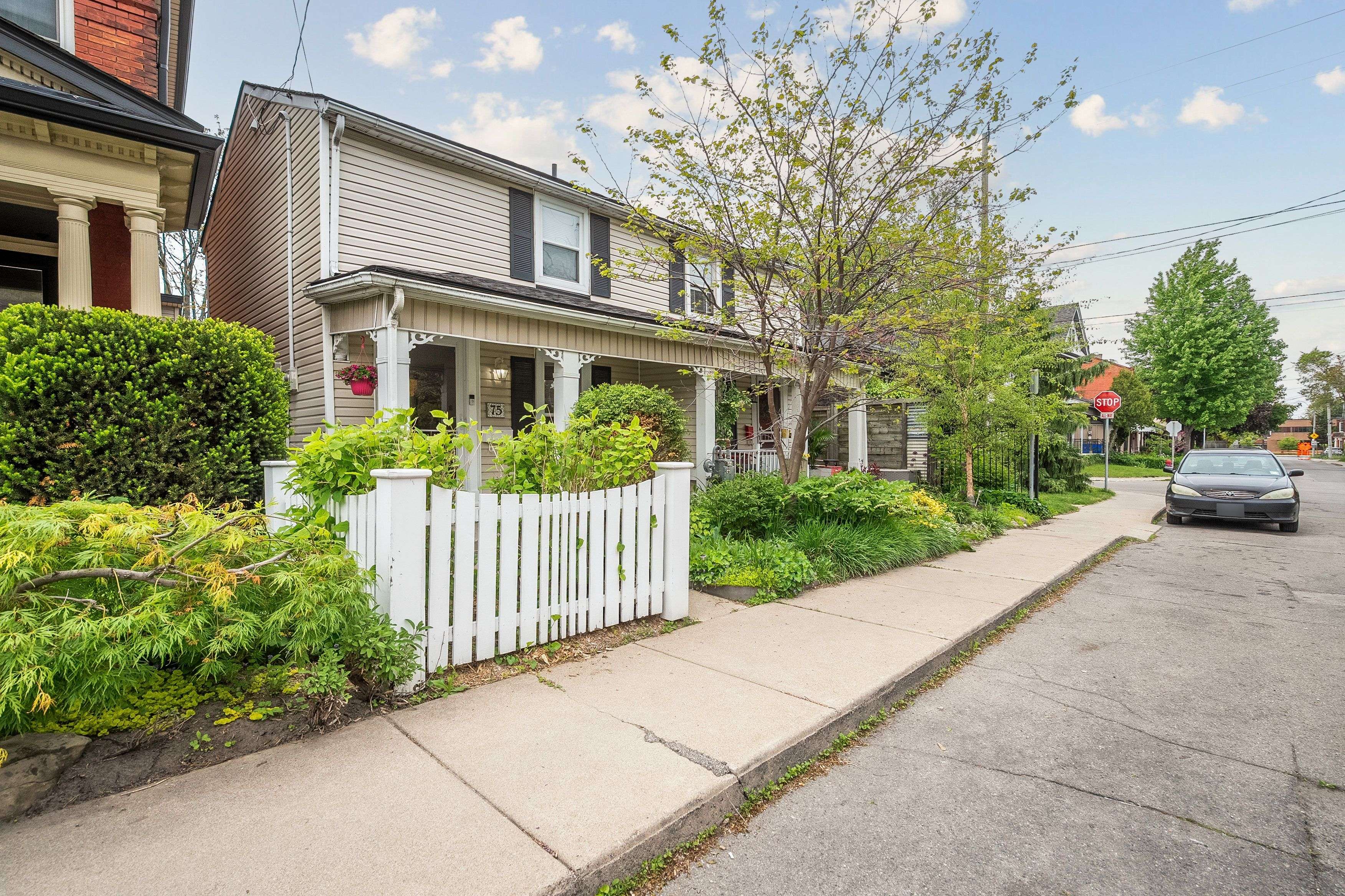 Hamilton, ON L8R 2X7,75 Ray ST N