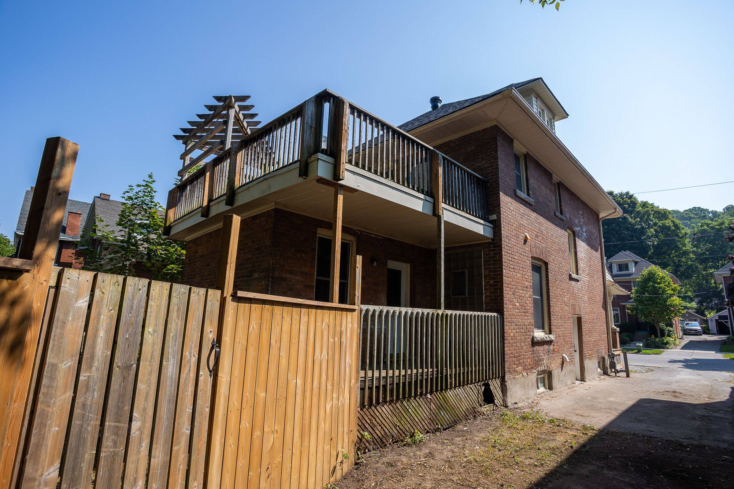 Owen Sound, ON N4K 2N2,516 4th AVE E
