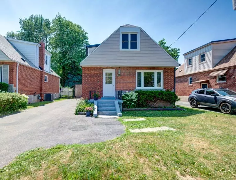 Toronto E04, ON M1P 1E6,30 Balaclava DR