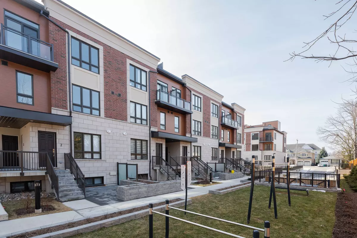 Mississauga, ON L4W 1L1,4045 Hickory DR #8