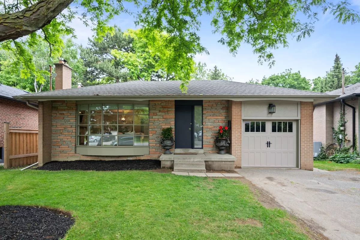 Toronto W08, ON M9B 2S5,106 West Deane Park DR
