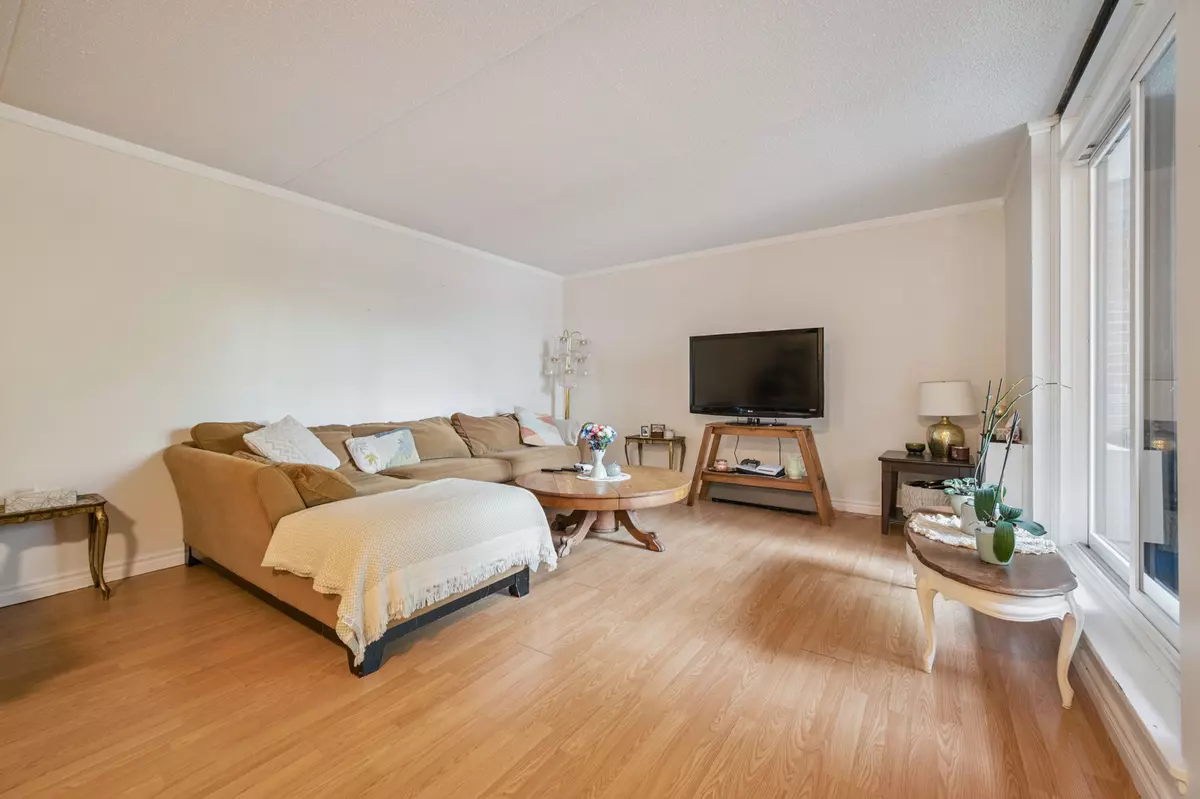 Guelph, ON N1H 7R9,65 Silvercreek Pkwy N #310